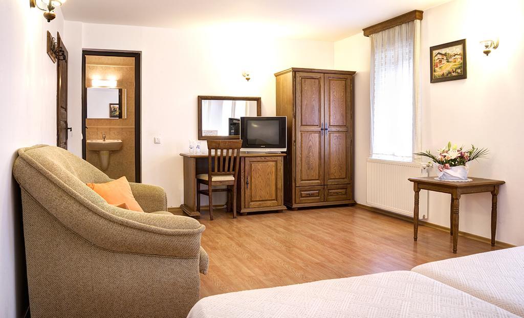 Strannopriemnitsa Guest House โบแจนซี ภายนอก รูปภาพ