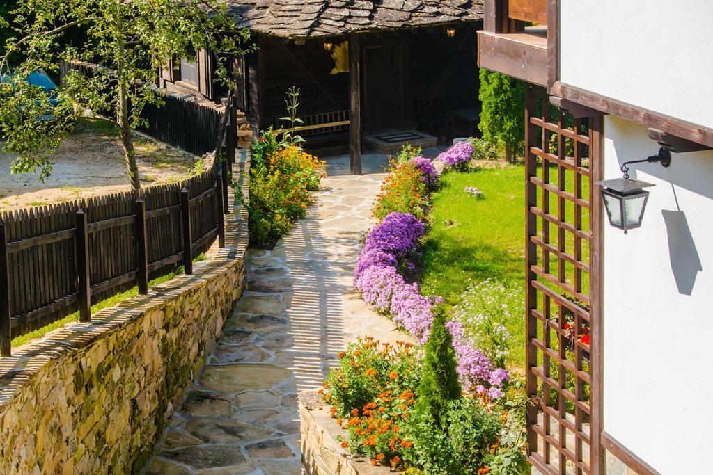 Strannopriemnitsa Guest House โบแจนซี ภายนอก รูปภาพ