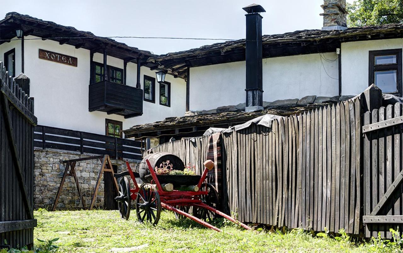 Strannopriemnitsa Guest House โบแจนซี ภายนอก รูปภาพ